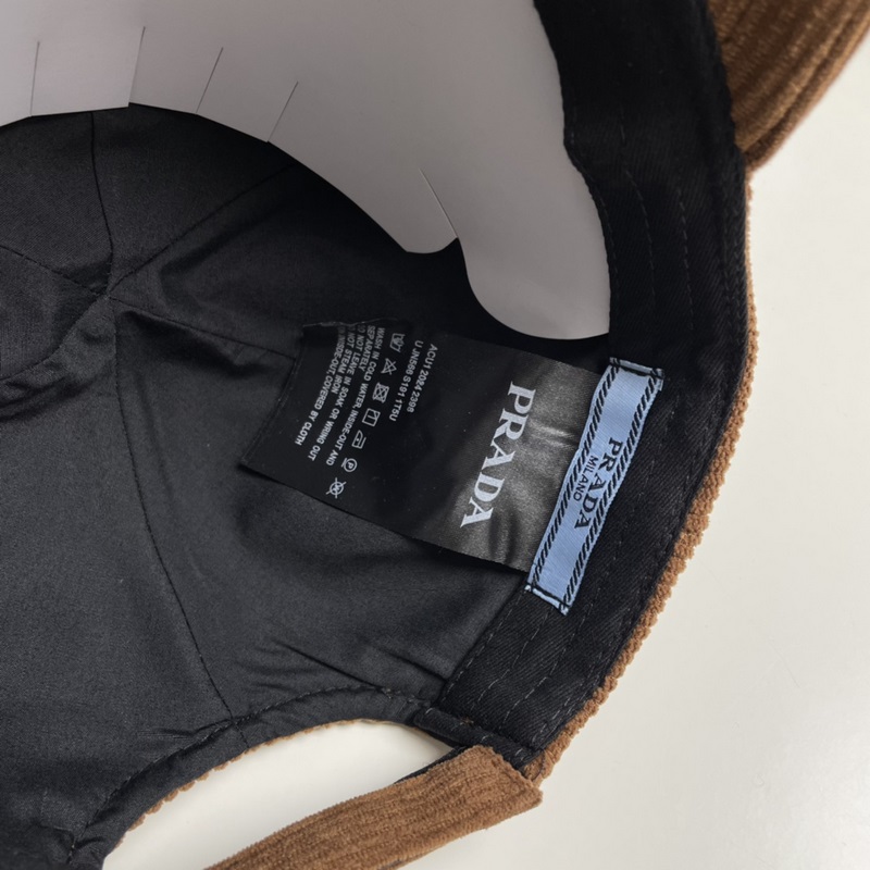 普拉達新款秋冬燈芯絨棒球帽這款真心好看呀！時尚百搭有質感！時髦精不要錯過！