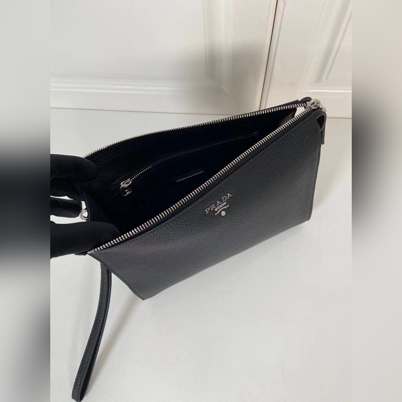 P家 男士手包，黑色，型號2NE009，銀色散字嘜，頂級鹿皮+白鋼五金，頂級元