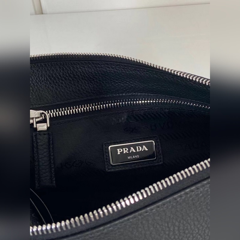 P家 男士手包，黑色，型號2NE009，銀色散字嘜，頂級鹿皮+白鋼五金，頂級元