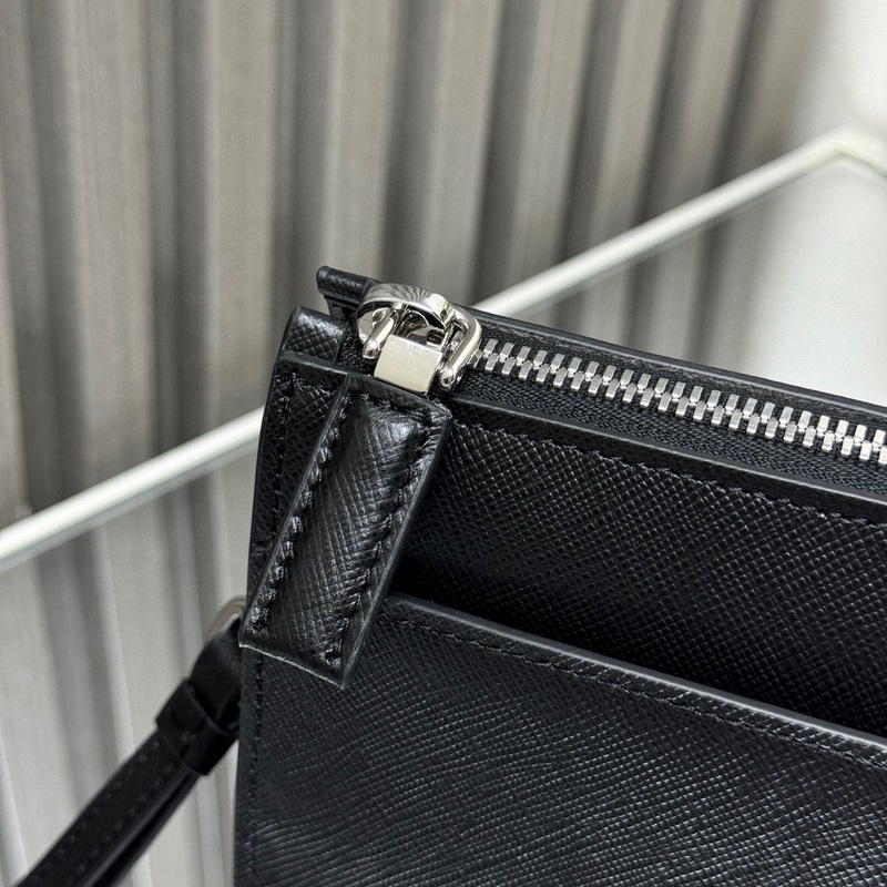 【頂級(jí)原單】 新款男士手包2VF032到貨 采用進(jìn)口Saffiano十字紋牛皮，