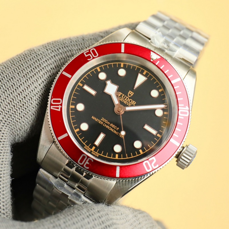 GR新品~碧灣系列對于帝舵來說，無疑是一個龐大的産品線，在今年推出了一隻全新的單