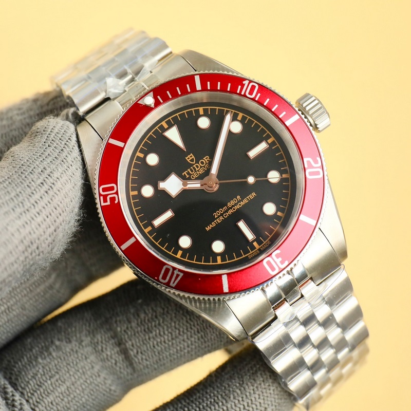 GR新品~碧灣系列對于帝舵來說，無疑是一個龐大的産品線，在今年推出了一隻全新的單