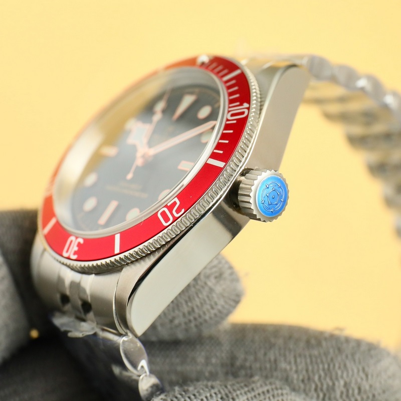 GR新品~碧灣系列對于帝舵來說，無疑是一個龐大的産品線，在今年推出了一隻全新的單