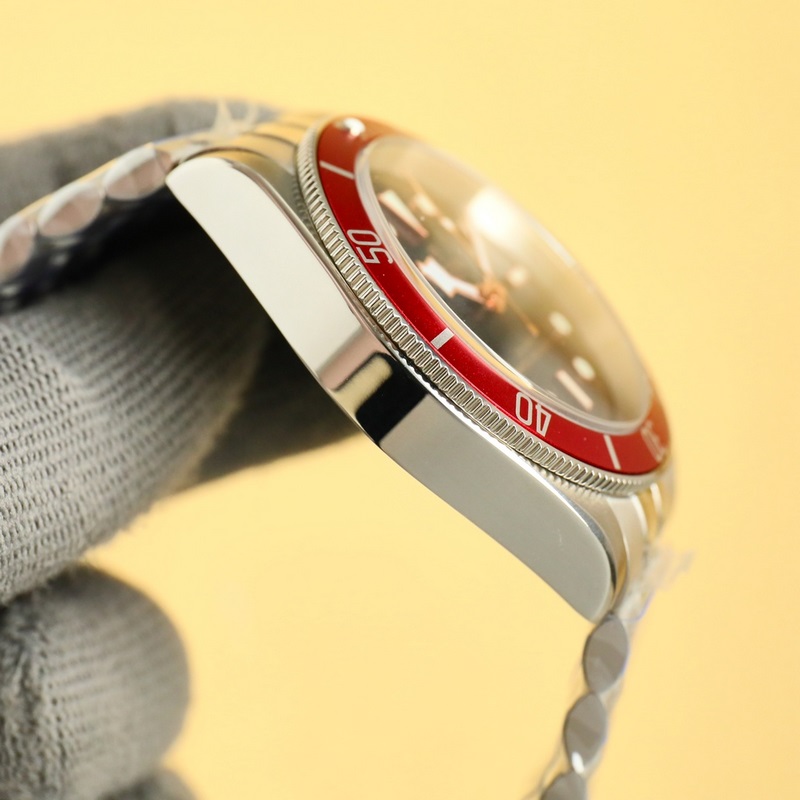 GR新品~碧灣系列對于帝舵來說，無疑是一個龐大的産品線，在今年推出了一隻全新的單