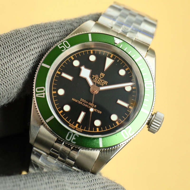 GR新品~碧灣系列對(duì)于帝舵來(lái)說(shuō)，無(wú)疑是一個(gè)龐大的産品線，在今年推出了一隻全新的單