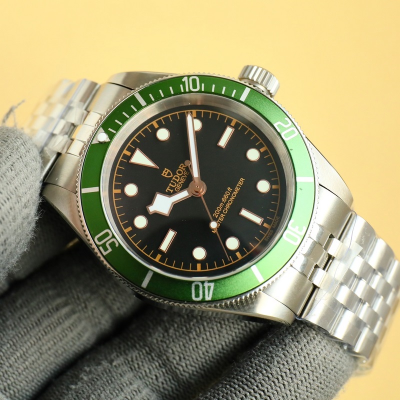 GR新品~碧灣系列對(duì)于帝舵來(lái)說(shuō)，無(wú)疑是一個(gè)龐大的産品線，在今年推出了一隻全新的單