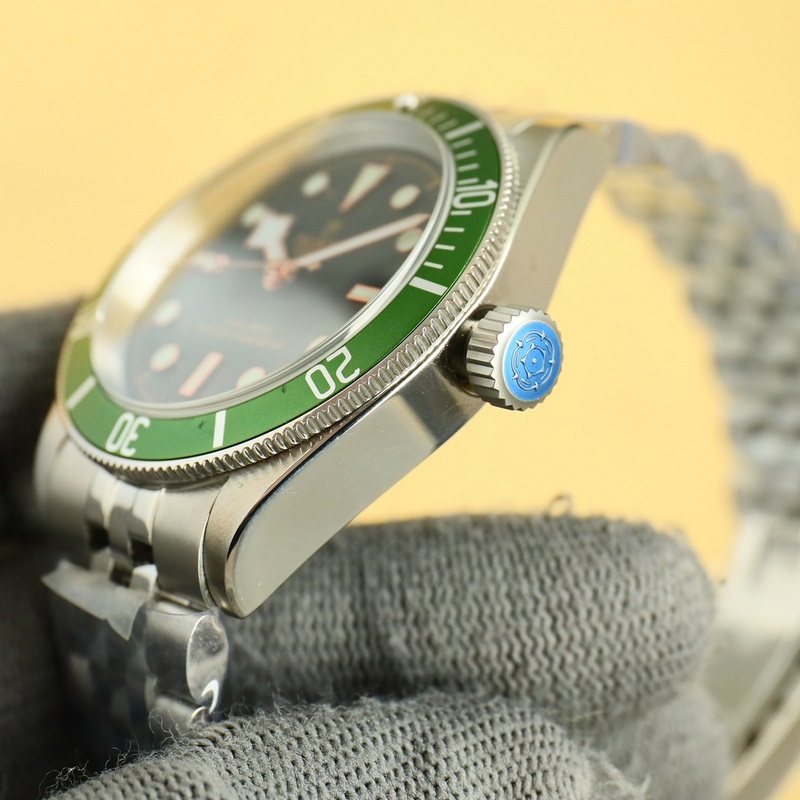 GR新品~碧灣系列對(duì)于帝舵來(lái)說(shuō)，無(wú)疑是一個(gè)龐大的産品線，在今年推出了一隻全新的單