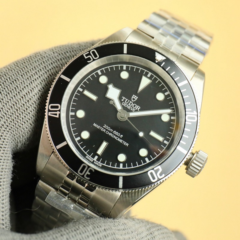 GR新品~碧灣系列對于帝舵來說，無疑是一個龐大的産品線，在今年推出了一隻全新的單