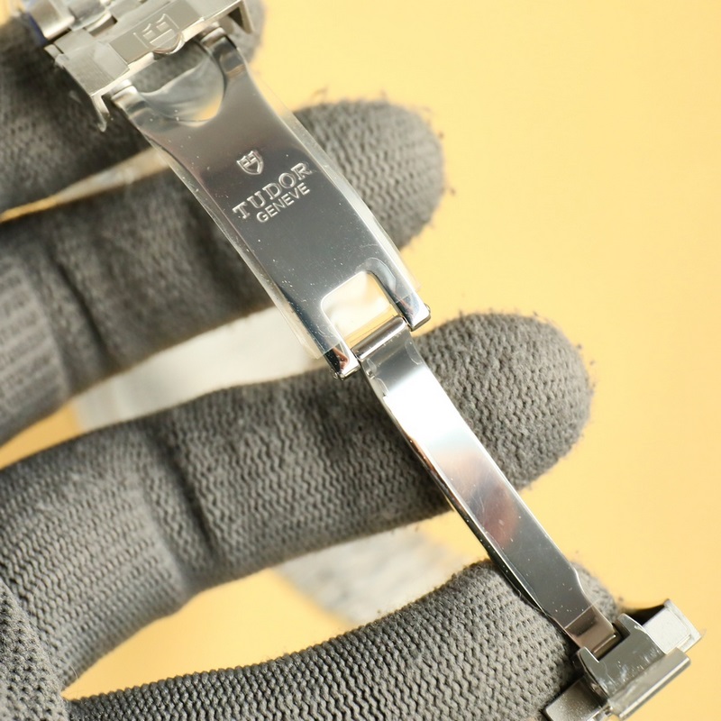 GR新品~碧灣系列對于帝舵來說，無疑是一個龐大的産品線，在今年推出了一隻全新的單