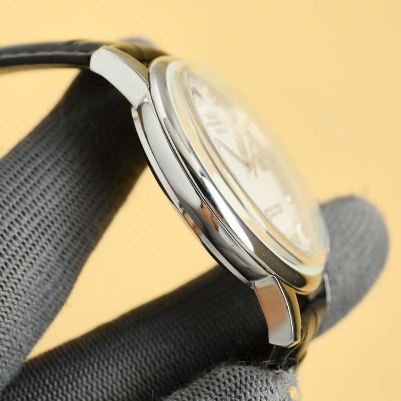 ROLEX 勞力士 .一塊彰顯紳士風度，適合參加各種活動場合的不二之選的男士腕錶