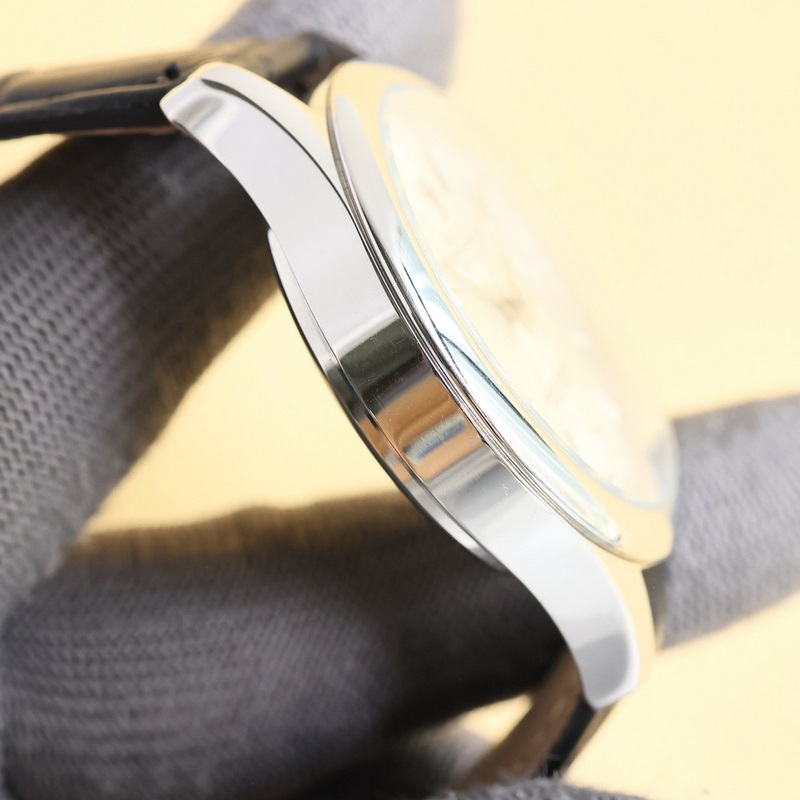 勞力士【ROLEX】升級版本 男士腕錶 采用獨特的錶盤設計 搭配五金裝飾釘的3D