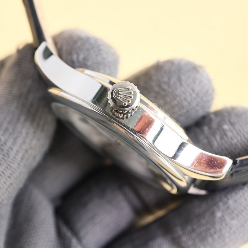 勞力士【ROLEX】升級版本 男士腕錶 采用獨特的錶盤設計 搭配五金裝飾釘的3D