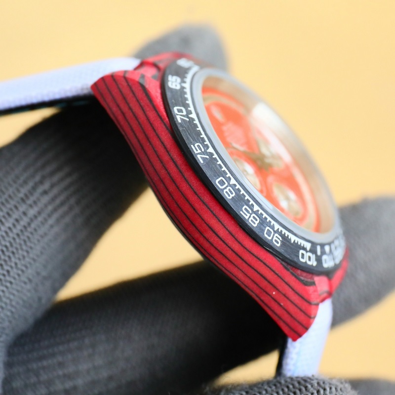 新品 勞力士ROLEX-宇宙計時迪通拿系列之碳纖維定制版，腕錶不僅佩戴輕便，外錶