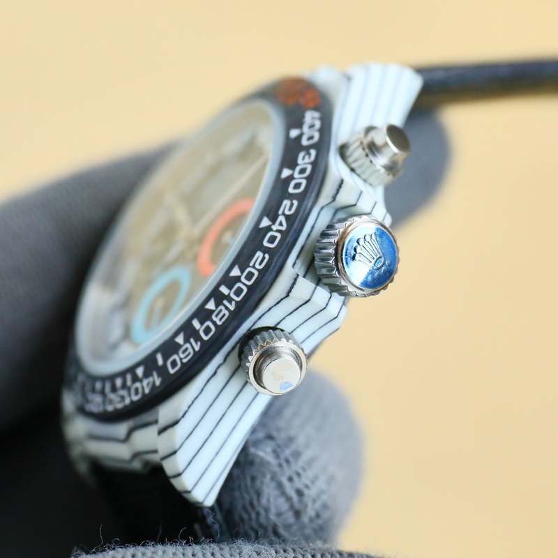 新品 勞力士ROLEX-宇宙計時迪通拿系列之碳纖維定制版，腕錶不僅佩戴輕便，外錶