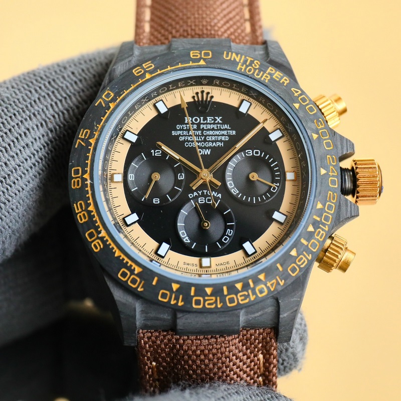 新品 勞力士ROLEX-宇宙計時迪通拿系列之碳纖維定制版，腕錶不僅佩戴輕便，外錶