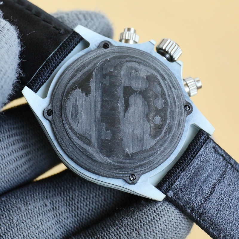 新品 勞力士ROLEX-宇宙計時迪通拿系列之碳纖維定制版，腕錶不僅佩戴輕便，外錶