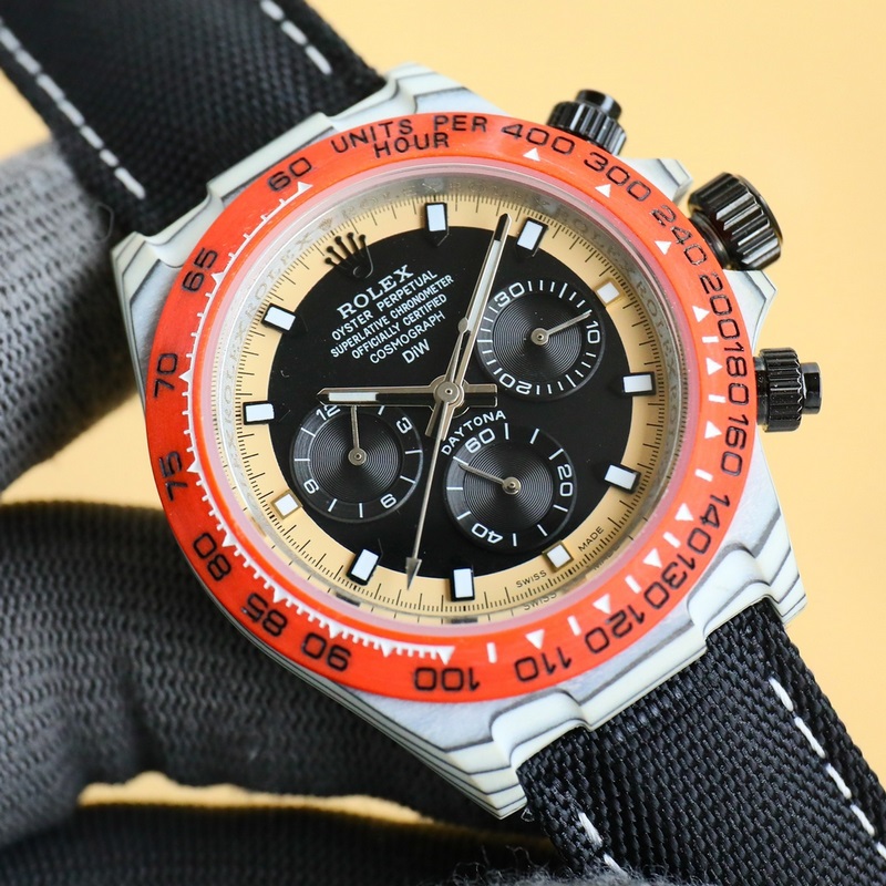 新品 勞力士ROLEX-宇宙計時迪通拿系列之碳纖維定制版，腕錶不僅佩戴輕便，外錶