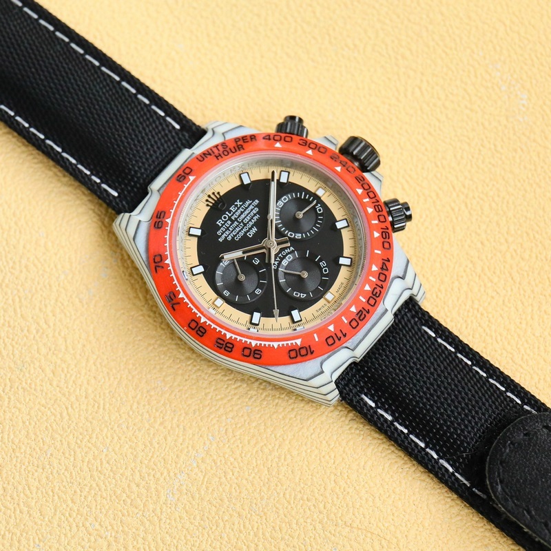 新品 勞力士ROLEX-宇宙計時迪通拿系列之碳纖維定制版，腕錶不僅佩戴輕便，外錶