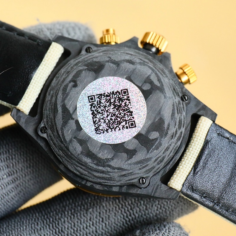 新品 勞力士ROLEX-宇宙計時迪通拿系列之碳纖維定制版，腕錶不僅佩戴輕便，外錶