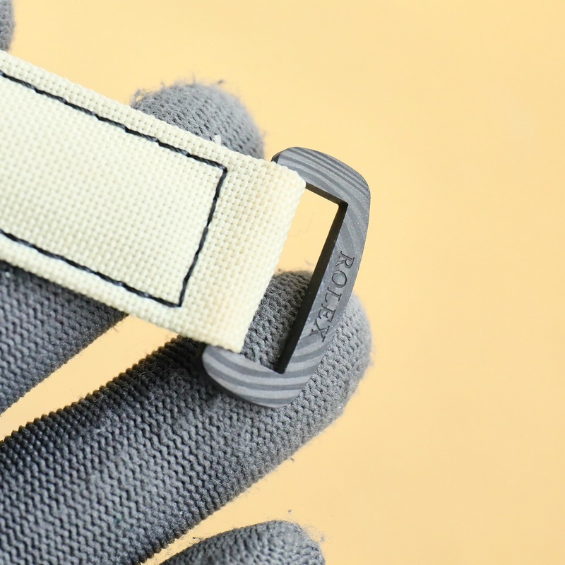 新品 勞力士ROLEX-宇宙計時迪通拿系列之碳纖維定制版，腕錶不僅佩戴輕便，外錶