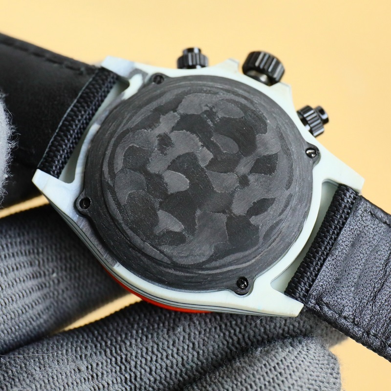 新品 勞力士ROLEX-宇宙計時迪通拿系列之碳纖維定制版，腕錶不僅佩戴輕便，外錶