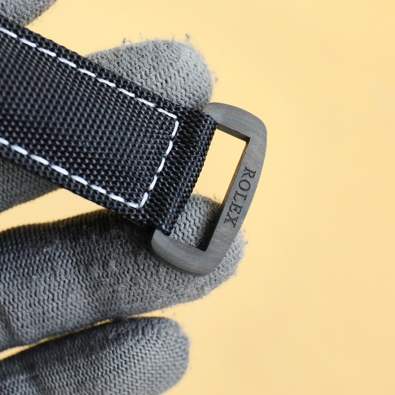 新品 勞力士ROLEX-宇宙計時迪通拿系列之碳纖維定制版，腕錶不僅佩戴輕便，外錶