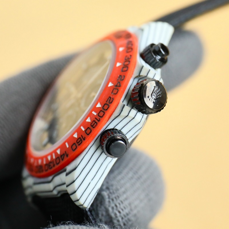新品 勞力士ROLEX-宇宙計時迪通拿系列之碳纖維定制版，腕錶不僅佩戴輕便，外錶