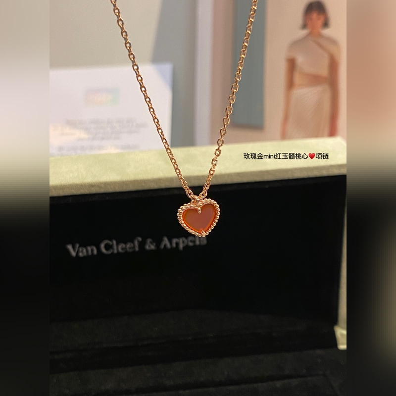 V金鍍咪金梵克雅寶紅玉髓愛心項鍊v金制作 玫瑰金四葉草的寄語中 四葉草是愛情