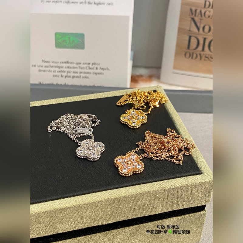 V金鍍咪金梵克雅寶四葉草滿鑽金項(xiàng)鍊升級款 v金制作最新四葉草升級款，修改了原版