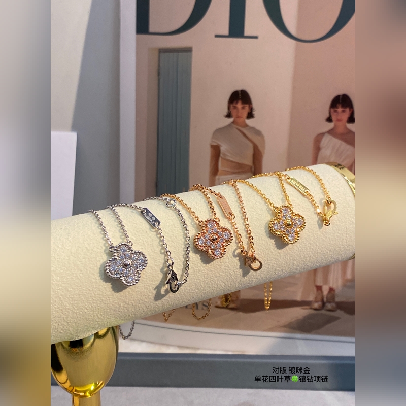 V金鍍咪金梵克雅寶四葉草滿鑽金項(xiàng)鍊升級款 v金制作最新四葉草升級款，修改了原版