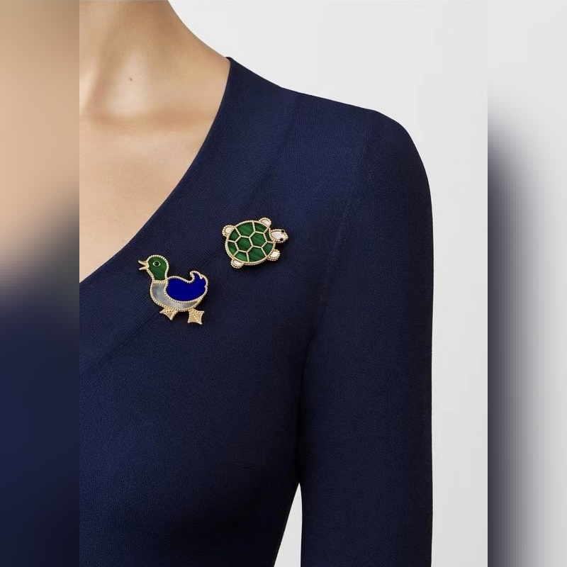 V金材質(zhì) 鴨子 梵克雅寶實(shí)拍 VCA動(dòng)物系列胸針 小小的動(dòng)物胸針有趣可愛，讓我們