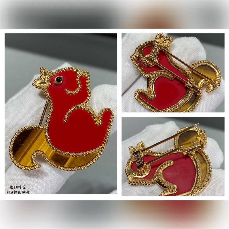 V金材質 松鼠 梵克雅寶實拍 VCA動物系列胸針 小小的動物胸針有趣可愛，讓我們