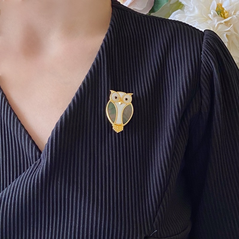 V金材質 貓頭鷹 梵克雅寶實拍 VCA動物系列胸針 小小的動物胸針有趣可愛，讓我