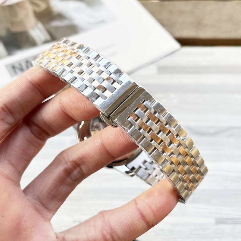 【最新】：江詩丹頓 三針設計【類型】：精品男士腕錶【錶帶】：真牛皮錶帶///