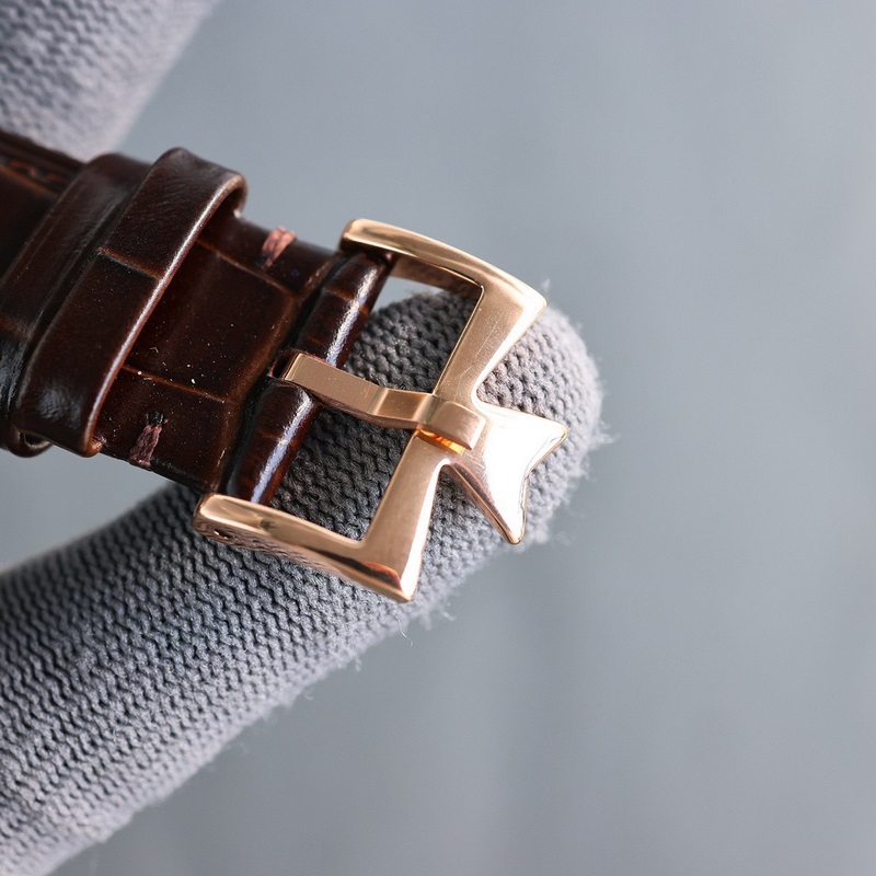 江詩丹頓新款上市，傳承瑞士傳統(tǒng)制錶精華，簡約典雅，精雕細琢，超卓瑞士噴砂工藝，追