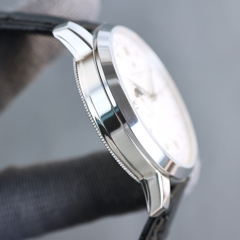 江詩(shī)丹頓新款上市，傳承瑞士傳統(tǒng)制錶精華，簡(jiǎn)約典雅，精雕細(xì)琢，超卓瑞士噴砂工藝，追