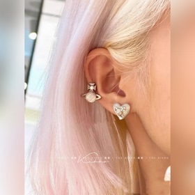 西太後 銀色愛心土星AB款耳釘俏皮的一款薇薇安西太後愛心土星耳釘來啦，閃耀土