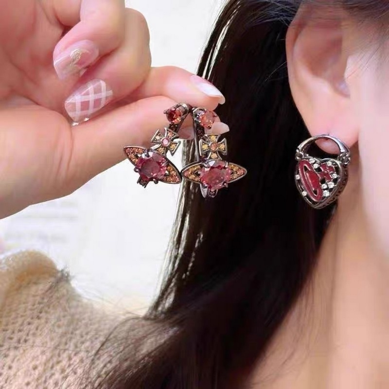 vivienne westwood西太後薇薇安土星耳環！英國時裝設計師，時裝的朋