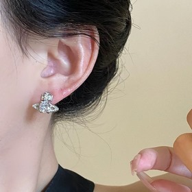 西太後土星鑲鑽套裝 優雅大方精工設計 非常修飾臉型 青春活力 一眼就被這款吸引了