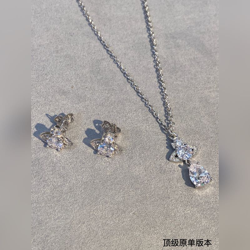 項鍊價格2300    耳釘價格1900  西太後土星鑲鑽套裝 優雅大方精工設計