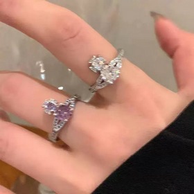 vivienne westwood西太後薇薇安土星戒指 英國時裝設計師，時裝的朋