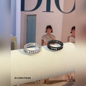 西太後窄版鏤空logo字母戒指、2個色 6-9碼