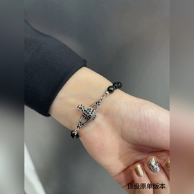 西太後珍珠手鍊今年珍珠項鍊也是大勢，珍珠上身真的絕絕子～土星搭配珍珠奶酷奶酷的