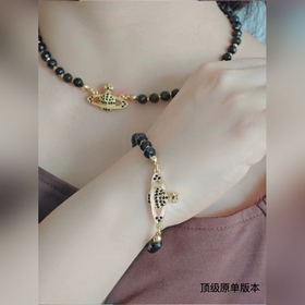 西太後珍珠手鍊今年珍珠項鍊也是大勢，珍珠上身真的絕絕子～土星搭配珍珠奶酷奶酷的