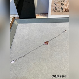 西太後愛心鑲鑽手鍊火遍全網的西太後手鍊安排上了～土星是西太後設計中的經典元素，