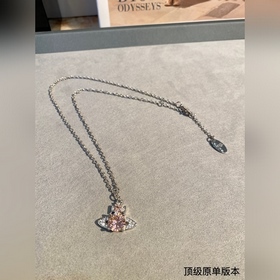 土星鑲鑽項(xiàng)鍊，太精緻了喜歡這種小而精緻的款，是種很精緻的飾品！這個(gè)東西我說來說去