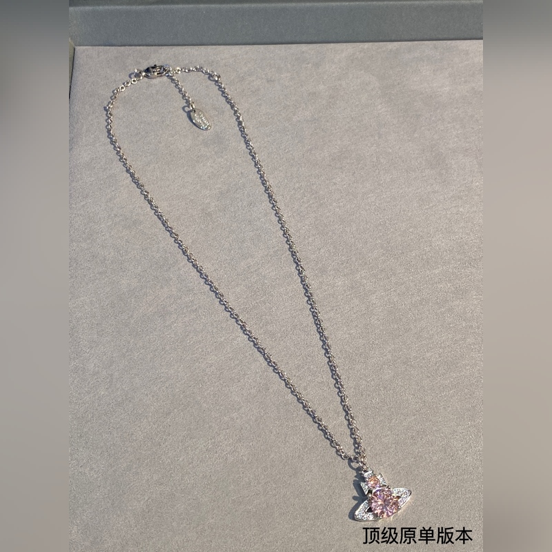 土星鑲鑽項鍊，太精緻了喜歡這種小而精緻的款，是種很精緻的飾品！這個東西我說來說去