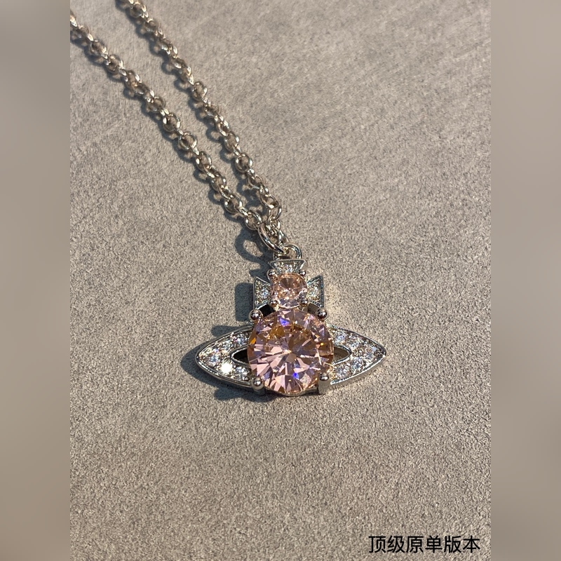 土星鑲鑽項鍊，太精緻了喜歡這種小而精緻的款，是種很精緻的飾品！這個東西我說來說去