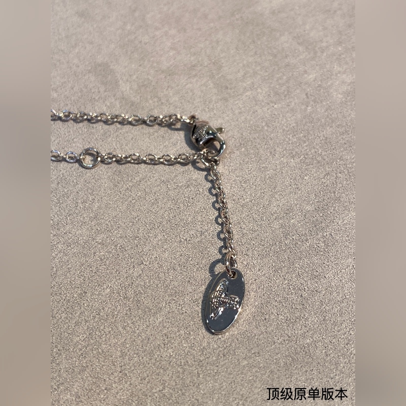 土星鑲鑽項鍊，太精緻了喜歡這種小而精緻的款，是種很精緻的飾品！這個東西我說來說去