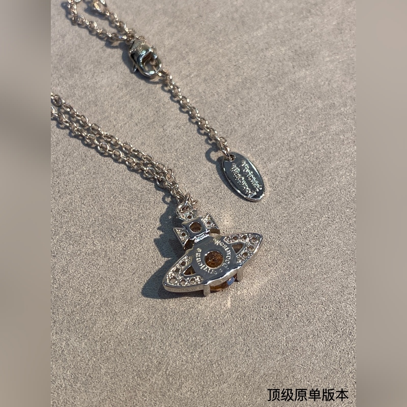 土星鑲鑽項鍊，太精緻了喜歡這種小而精緻的款，是種很精緻的飾品！這個東西我說來說去